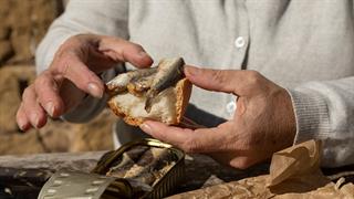 Η μεσογειακή διατροφή συνδέεται με χαμηλότερο κίνδυνο κατάθλιψης σε ηλικιωμένες [μελέτη]