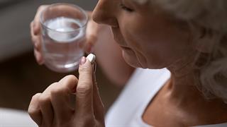 Η θεραπεία ορμονικής υποκατάστασης είναι πιθανό να μειώνει την κατάθλιψη στην εμμηνόπαυση [μελέτη]