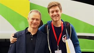 Πέθανε στα 33 ο γιός του ηθοποιού Γκάρι Σινίζ από σπάνια μορφή καρκίνου