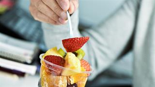 Γρήγορες επιλογές για υγιεινή διατροφή στο γραφείο