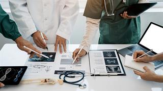 Μηνιγγίτιδα: Χημειοπροφύλαξη και εμβολιασμοί από το κλιμάκιο του ΕΟΔΥ που πάει στην Πάτρα 