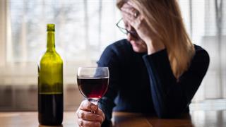 Συμπτώματα της κατάθλιψης που δεν συζητάμε εύκολα