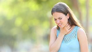 Eνόχληση, πόνος, κάψιμο, ερεθισμός λαιμού και άνοιξη