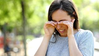 Πόσο βλάπτει να τρίβουμε τα μάτια μας