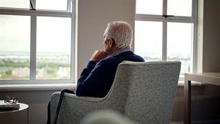 Χειρότερη από τον αλκοολισμό, την παχυσαρκία και το κάπνισμα 15 τσιγάρων είναι η μοναξιά στους ηλικιωμένους