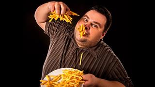 Παχυσαρκία και πολλά λιπαρά συνδέονται με επιτάχυνση της γήρανσης των αγγείων του εγκεφάλου [μελέτη]