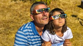 Πρόβλημα στα μάτια για Αμερικανούς που παρατήρησαν την έκλειψη ηλίου - Οδηγίες