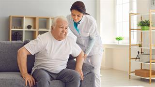 Γιατί οι άνθρωποι κινούνται πιο αργά καθώς γερνούν [μελέτη]