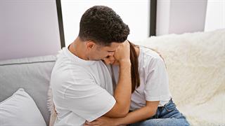 Αγχώδης τύπος προσκόλλησης: Πώς επηρεάζονται οι σχέσεις