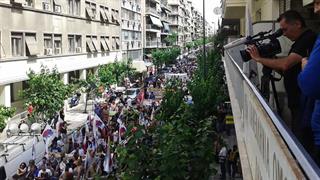 Νοσοκομειακοί γιατροί και εργαζόμενοι συμμετέχουν στην απεργία της Πρωτομαγιάς