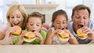 Μεγάλη κατανάλωση junk food είναι πιθανό να οδηγεί σε διαρκή εξασθένηση της μνήμης 