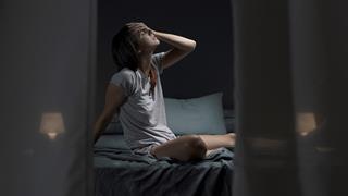 Τι να κάνω αν ιδρώνω στον ύπνο