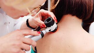 Ξεκινά ο εμβολιασμός για χιλιάδες καρκινοπαθείς στη Βρετανία