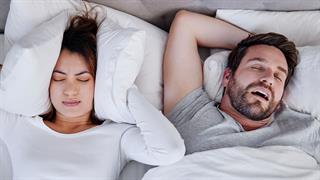 Ροχαλητό: Συνδέεται με αύξηση του κινδύνου για υπέρταση [μελέτη]