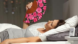 Εξάψεις της εμμηνόπαυσης: Οδηγός επιβίωσης για το καλοκαίρι