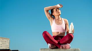 Καύσωνας: Υποφέρουν περισσότερο οι γυναίκες;