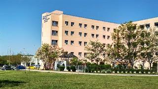 Τμήμα ψευδοροφής έπεσε σε κεφάλι γυναίκας συνοδού στο Πανεπιστημιακό νοσοκομείο Λάρισας