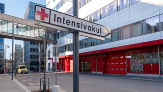 Ελλείψεις γιατρών, χαμηλές αμοιβές και υπερωρίες ταλαιπωρούν τα νοσοκομεία της Ευρώπης 