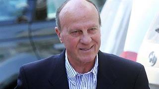 Κρίσιμο 48ωρο για τον Μίμη Δομάζο στη ΜΕΘ του νοσοκομείου 