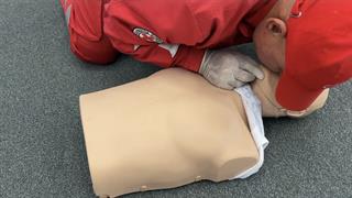 O ΕΕΣ υλοποιεί μαθήματα Πρώτων Βοηθειών εξ αποστάσεως