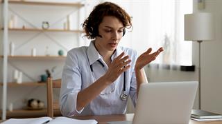 Η υβριδική εργασία βοηθάει τις γυναίκες και συμβάλλει στην ισότητα των φύλων