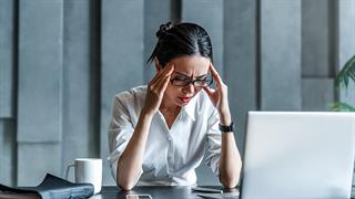 Πονοκέφαλος μαζί με κόπωση: Ποιες είναι οι αιτίες