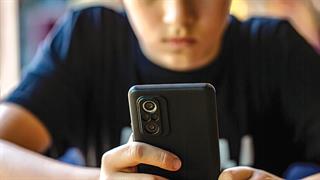 Κατάχρηση οθονών: Επτά στα δέκα παιδιά με μυωπία ως το 2050