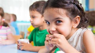 Χιλιάδες μαθητές χωρίς πρόσβαση σε σχολική σίτιση με την έναρξη της σχολικής χρονιάς