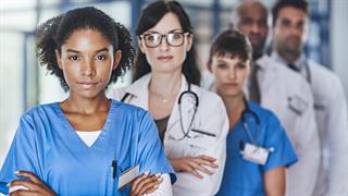 ΗΠΑ: Πάνω από τους μισούς εργαζόμενους στην περίθαλψη σχεδιάζουν να αλλάξουν δουλειά έως το 2026