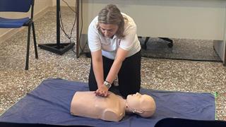 Ελληνικός Ερυθρός Σταυρός: Νοσηλεύτρια έσωσε γυναίκα σε ξενοδοχείο στην Κέρκυρα