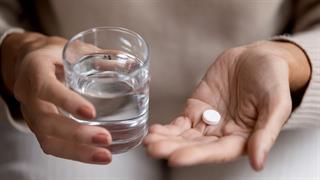 Η ασπιρίνη μειώνει τον κίνδυνο υποτροπής του καρκίνου στο παχύ έντερο [μελέτη]