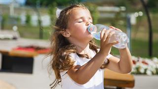 Επιβεβλημένη η αποφυγή επαφής με τα πλαστικά στην παιδική ηλικία