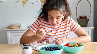 'Oταν το φαγητό γίνεται μυστήριο: Πρώιμα σημάδια διατροφικών διαταραχών στους εφήβους