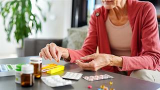Επιβλαβής πολυφαρμακία: Κάνει θραύση στους ηλικιωμένους ασθενείς με καρκίνο