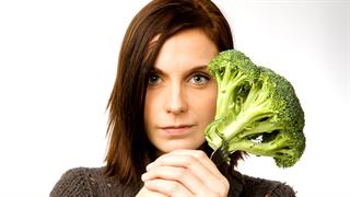 Τροφές και ροφήματα που συμβάλλουν στην τριχόπτωση ή στην ενδυνάμωση των μαλλιών [μελέτη]