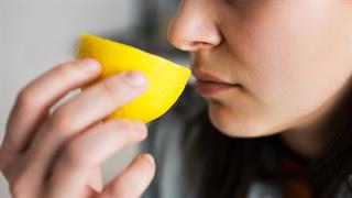 COVID-19: H βλάβη στην όσφρηση μπορεί να διαρκεί χρόνια