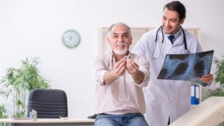 Καρκίνος: Η διακοπή του καπνίσματος σχεδόν διπλασιάζει τις βραχυπρόθεσμες πιθανότητες επιβίωσης