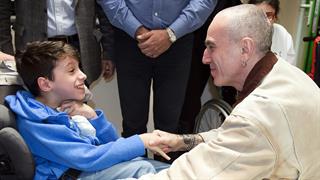 Ο Daniel και ο Ronan Day-Lewis στην “Πόρτα Ανοιχτή”