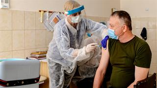 Μελέτη σε βετεράνους των ΗΠΑ: Ο εμβολιασμός κατά της CoViD  εξακολουθεί να είναι αποτελεσματικός