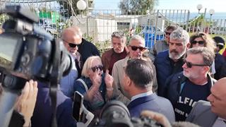 Διαμαρτυρίες κατά την επίσκεψη Γεωργιάδη στο νοσοκομείο Χίου