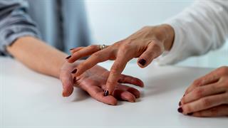 Novartis:  Έγκριση στις ΗΠΑ για νέα θεραπεία σπάνιας γενετικά νευρομυϊκής νόσου