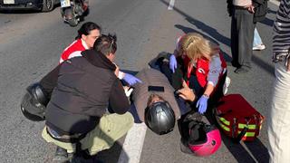 Ελληνικός Ερυθρός Σταυρός: Νοσηλεύτριες προσέφεραν Πρώτες Βοήθειες σε τραυματία τροχαίου στη Λ. Κηφισού