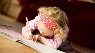 Καλή σχολική χρονιά με τετράδια και μολύβια από το ‘Χαμόγελο του παιδιού’