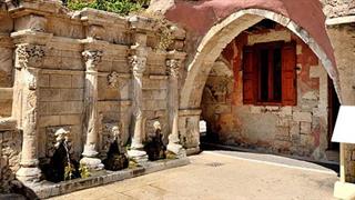 Ρέθυμνο: Βόλτες και βουτιές με φόντο το Κάστρο