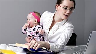 Εργαζόμενη μητέρα: Από τι κινδυνεύει;