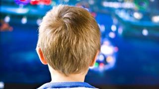 Η πολλή τηλεόραση φέρνει αρτηριακή πίεση στα παιδιά