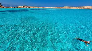 Ερημικές βουτιές: 7 νησάκια… δίπλα στα νησιά