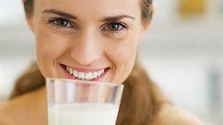 ‘Ερευνα: Το πολύ γάλα δεν προστατεύει από τα κατάγματα