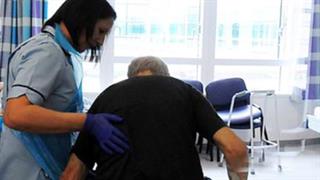 Αποκλειστικές νοσοκόμες και από ιδιωτικά γραφεία