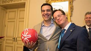 Συγκίνηση κατά τη συνάντηση παιδιών των Special Olympics με τον Αλέξη Τσίπρα